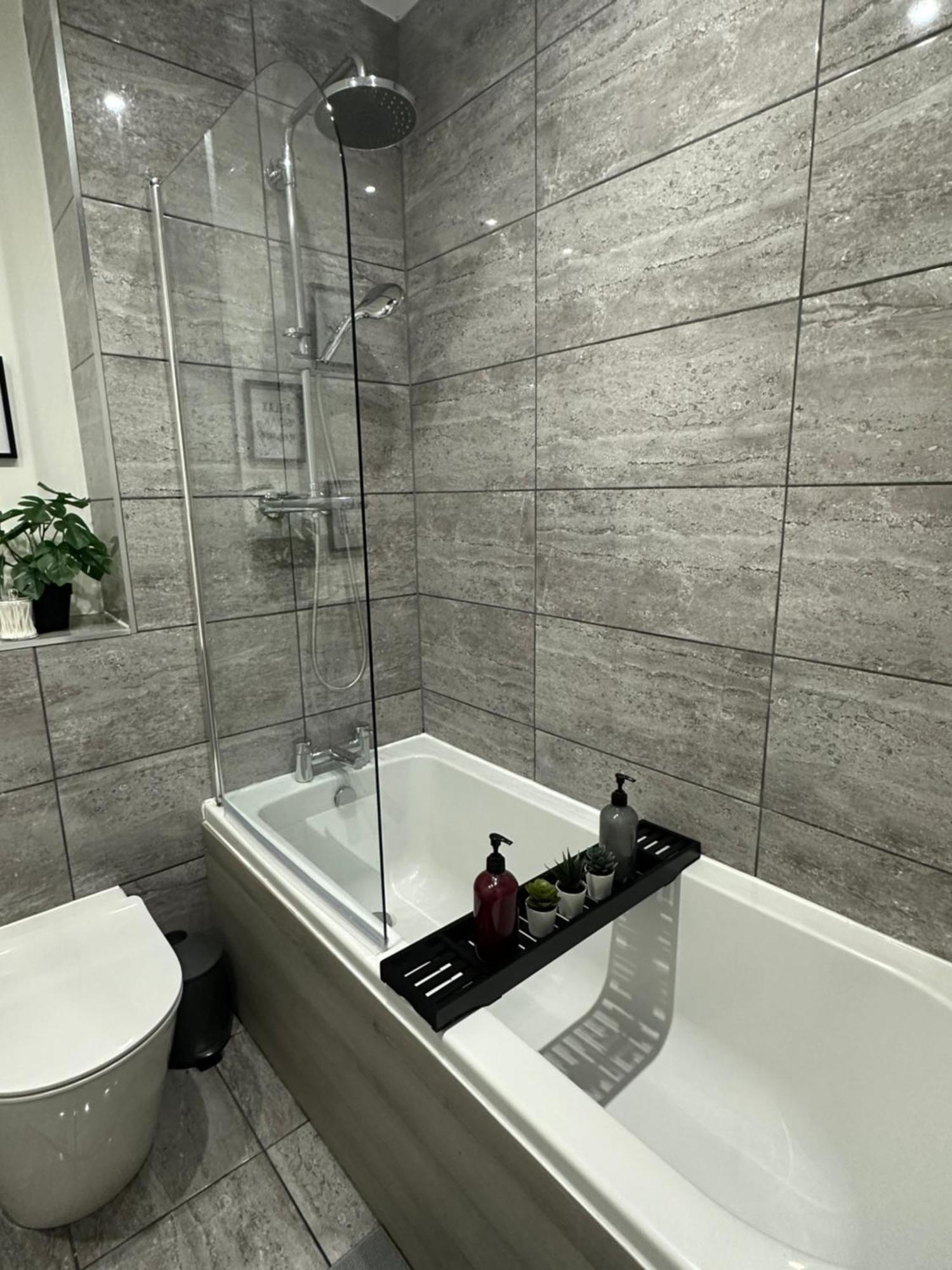 Retro Suite A Luxury Apartment With King Size Bed Wii Games And Entertainment Лестер Экстерьер фото